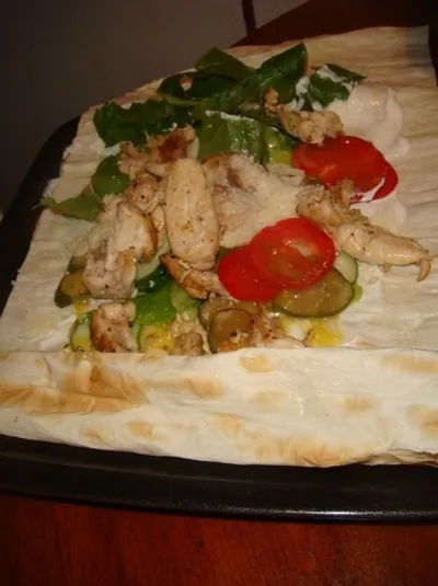 Салат «Цезарь» в лаваше