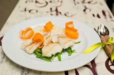 Макрурус с рисом басмати и соте из шпината и рукколы