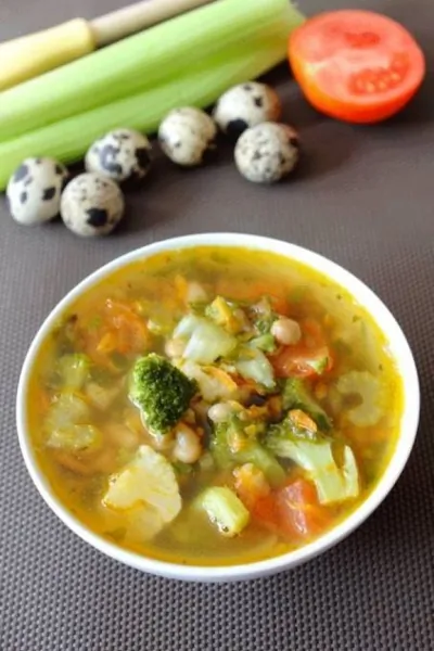 Овощной суп с фасолью на курином бульоне