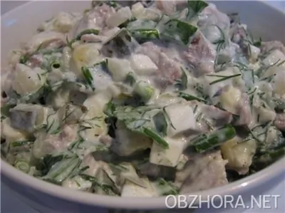 Легкий салат из куриной грудки и сельдерея