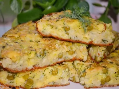 Капустная запеканка с сыром и зеленым горошком