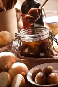 Маринованный репчатый лук