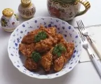 Запеченые золотистые куриные кусочки