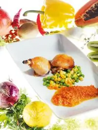 Лимонная курица с гарниром из зеленого горошка