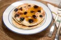 Кукурузные блины с черникой