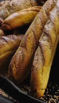 Постный хлеб с чесноком и кардамоном