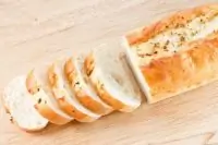 Постный хлеб из спельтовой муки с розмарином и зеленым перцем