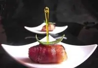 Финики с миндалем и беконом