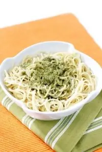 Легкое песто из брокколи с тыквенными семечками