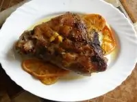 Рулька свиная, запеченая на мандаринах