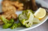 Ароматная брокколи с орегано и лимонным соком