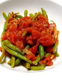 Зеленая фасоль с сальсой