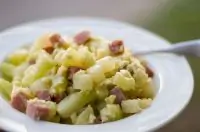 Запеченная кольраби с ветчиной в сливочном соусе