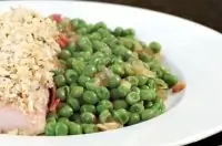 Зеленый горошек с луком