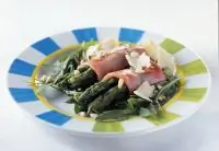 Спаржа на гриле в прошутто