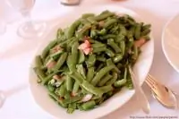 Салат из зеленого горошка с редисом и лаймом