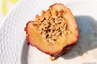 Печеные яблоки с сухофруктами и орехами