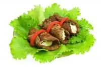 Рулетики из говядины с мягким сыром и сладким перцем