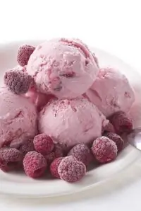 Малиновое йогуртовое мороженое