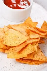 Хрустящие чипсы с соком лайма и чили