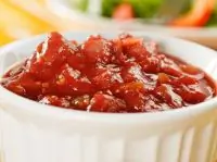 Пряный томатный дип к печеному картофелю