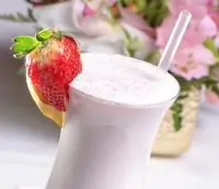 Клубничный молочный коктейль