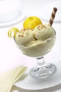 Лимонное мороженое с цедрой