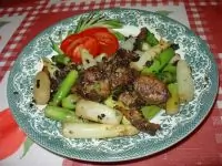 Соте из сморчков и спаржи с эстрагоном