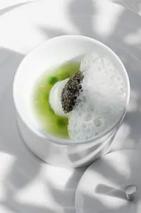 Зеленый горошек с аквитанской черной икрой