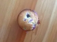 Кексы с персиками и малиной