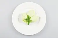 Йогуртовое мороженое с авокадо и огурцом