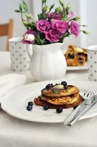 Блинчики с черникой и орехами