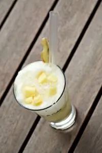 Смузи с манго и маракуйей