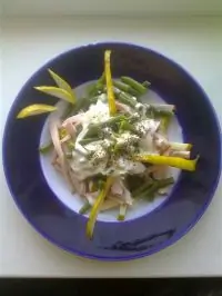 Салат из стручковой фасоли с грушами и карбонадом