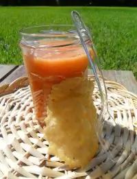 Острый гаспачо с чипсами из пармезана