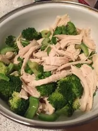 Салат из брокколи с курицей