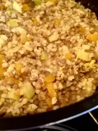 Плов из чечевицы и булгура с цукини и тыквой