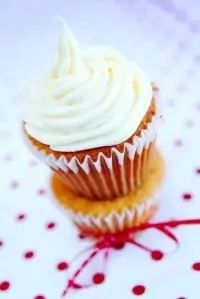 Сладкие капкейки из цукини с сырной глазурью