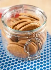 Печенье из цукини с орехами и сырной прослойкой