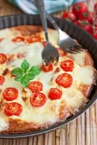 Фриттата с цукини и томатами