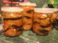 Консервированные баклажаны в томатном соусе