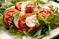 Капрезе с бальзамическим уксусом