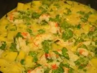 Креветки с ананасом в соусе карри