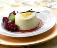 Панна-котта с миндальным соусом