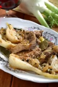 Жареная свиная вырезка с фенхелем и чесноком