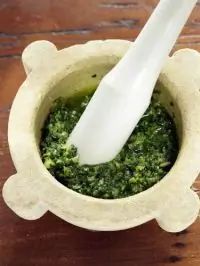 Песто из петрушки, грецких орехов и семян льна