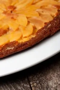 Тарт с карамелизованными яблоками