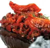 Баклажаны с сальсой из томатов