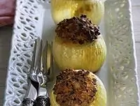 Лук, фаршированный мясом с травами
