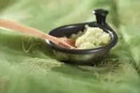 Печеный чеснок с оливковым маслом и тимьяном